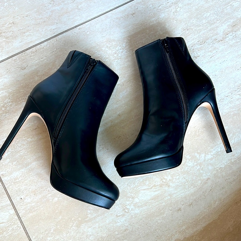ALDO BLACK PLATFORM BOOTIES STYLE NAME: “Umerrameth” - Size 7.5